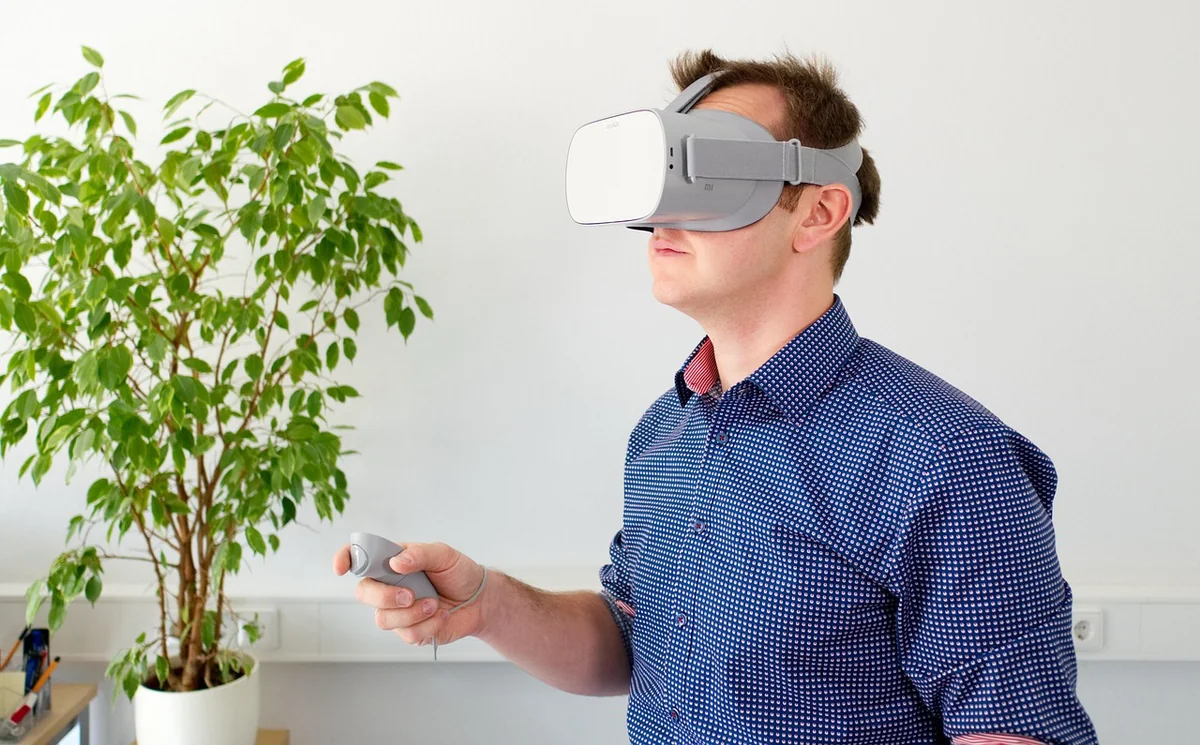 Introduction à la réalité augmentée : applications révolutionnaires et perspectives 2026